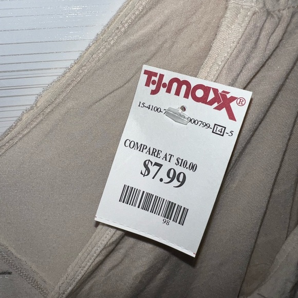 $5 AE cold shoulder top - Picture 3 of 5